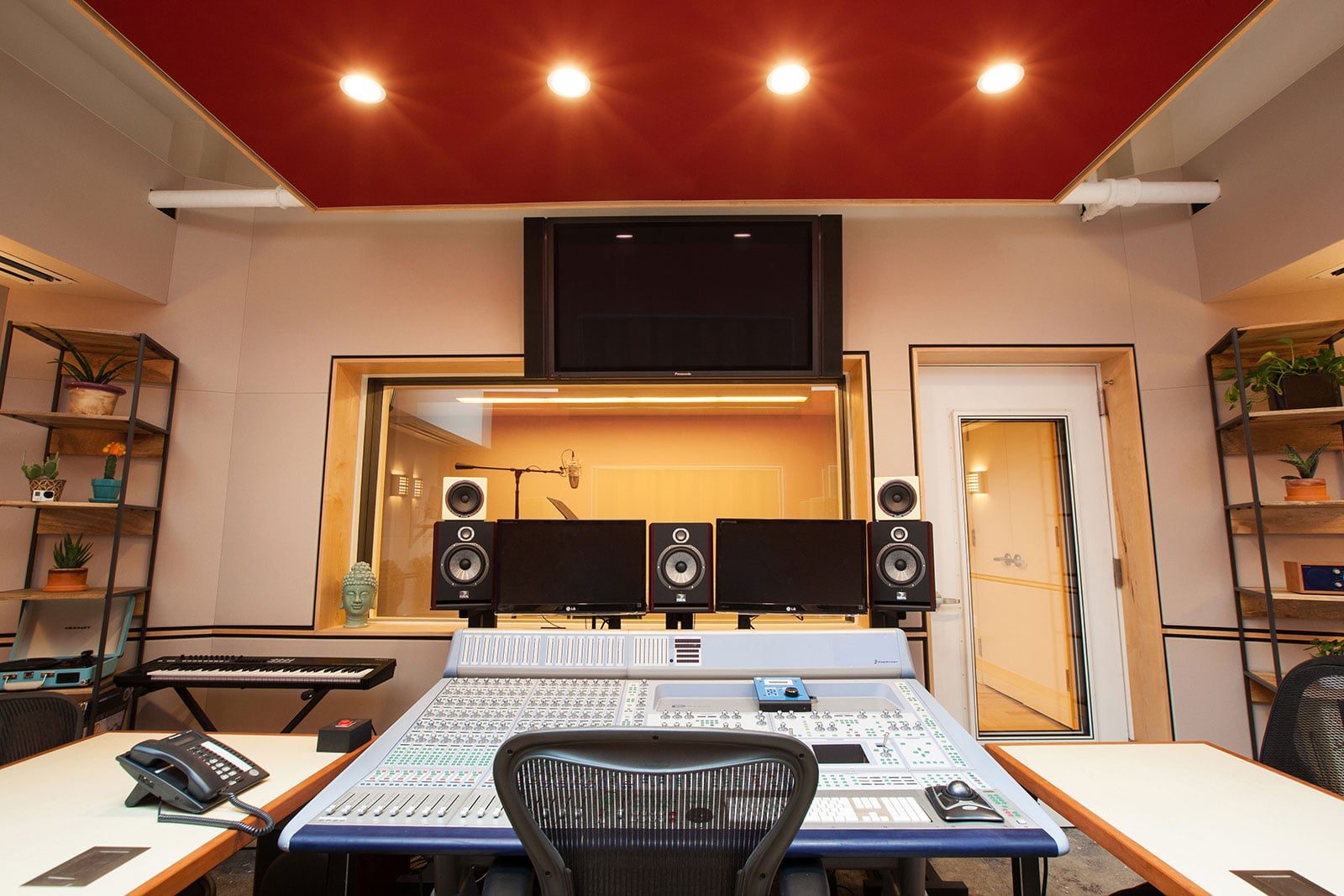 STUDIO A FRONT