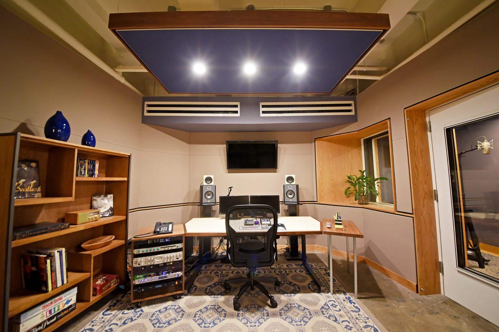 STUDIO B FRONT