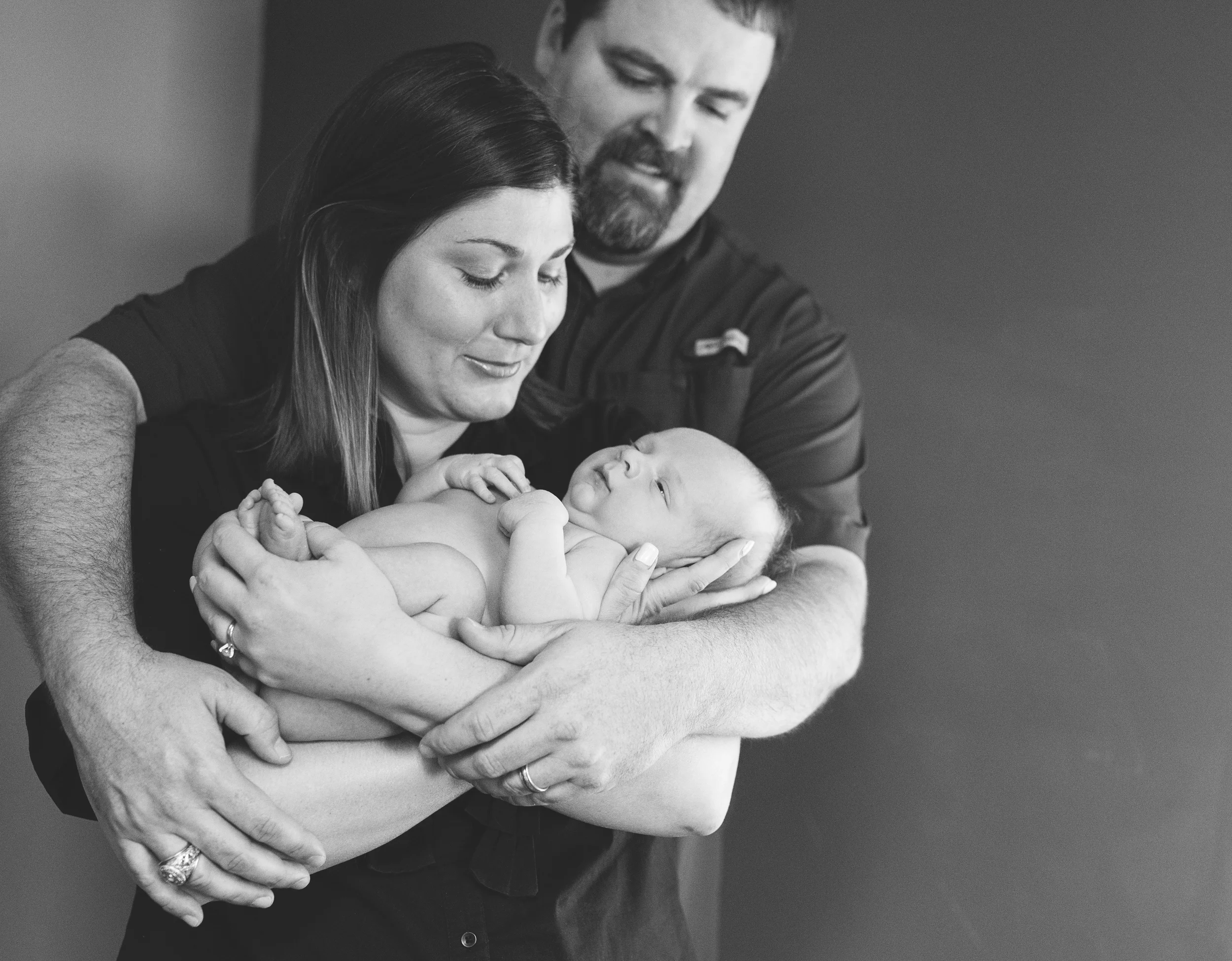 newborn family photos posing idea