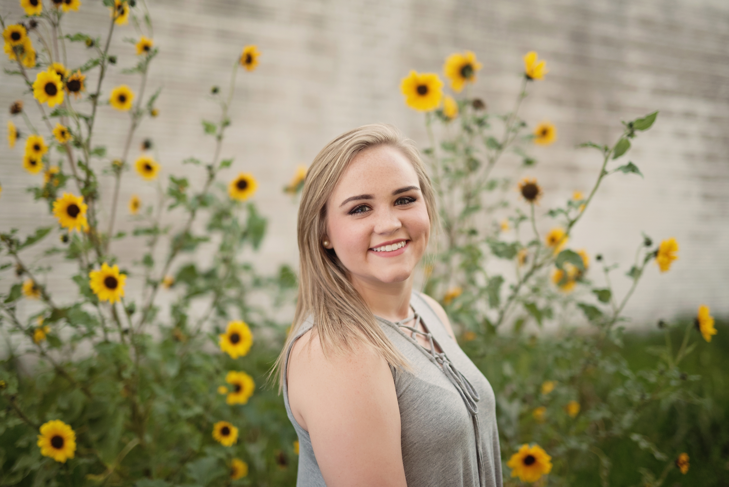 pretty flowers for senior portaits in a alley