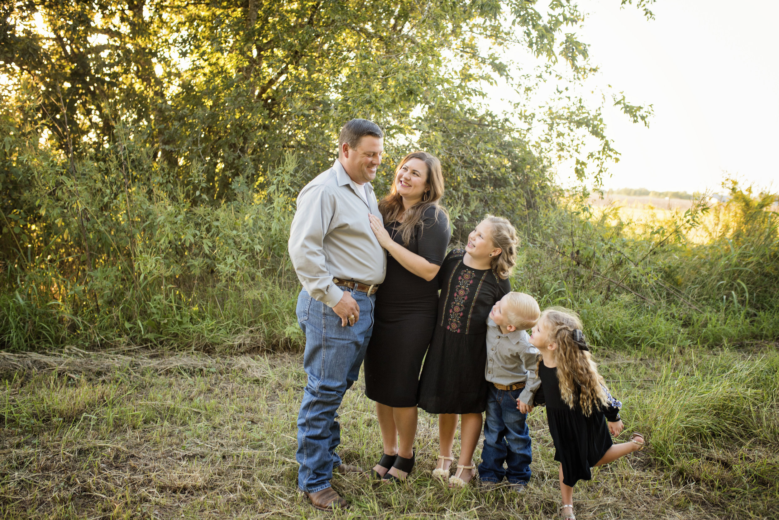 family photos admiring dad