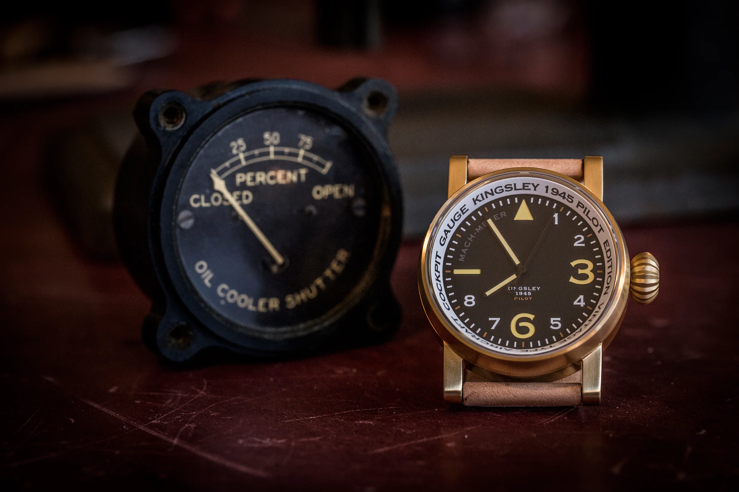 Type 2 - Thunderbolt: Gold-steel Black Biscuit Mach Dial