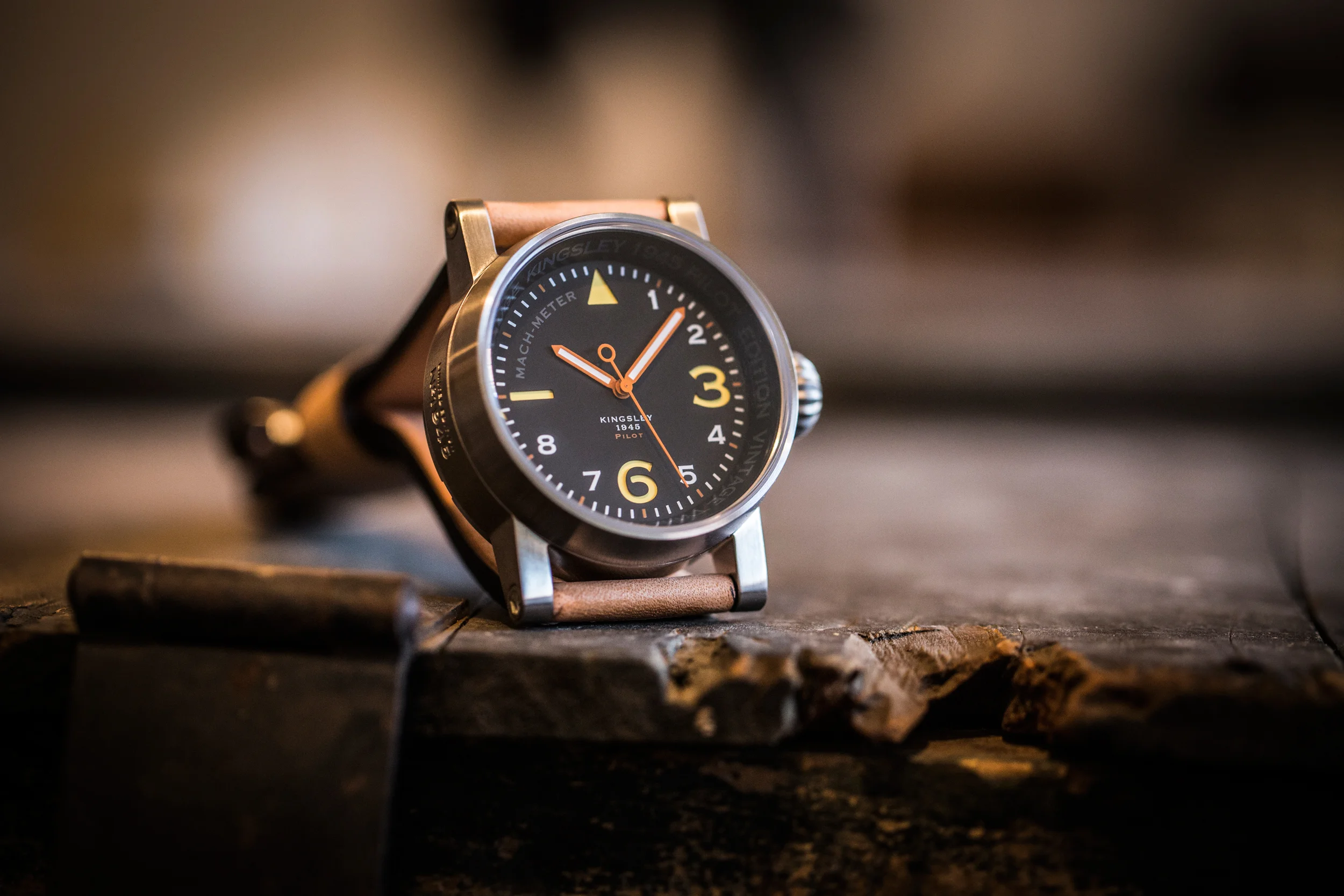 Type 2 - Flying Ace: Silver-steel Black Biscuit Mach Dial