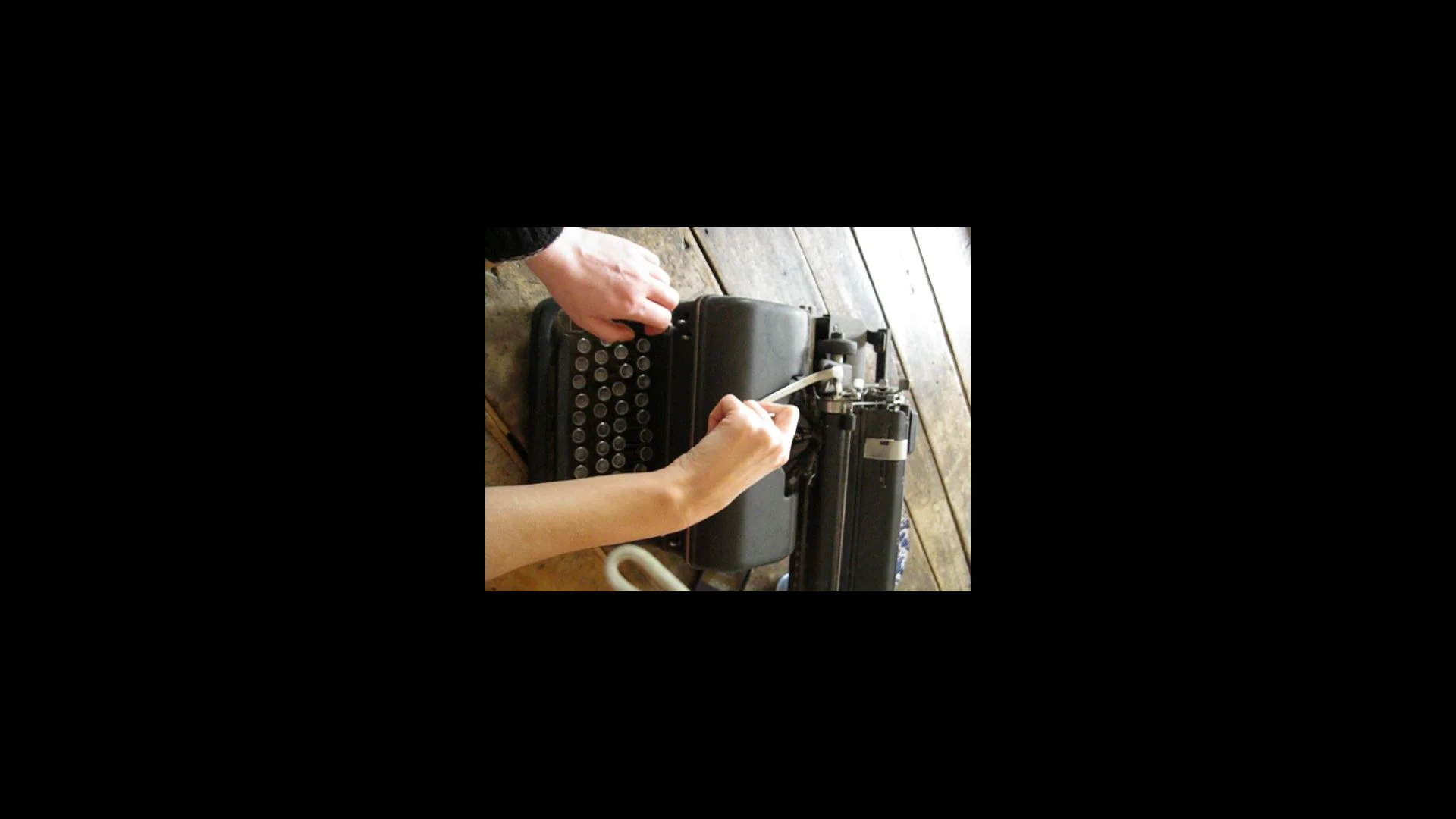 typewriter_hands.jpg