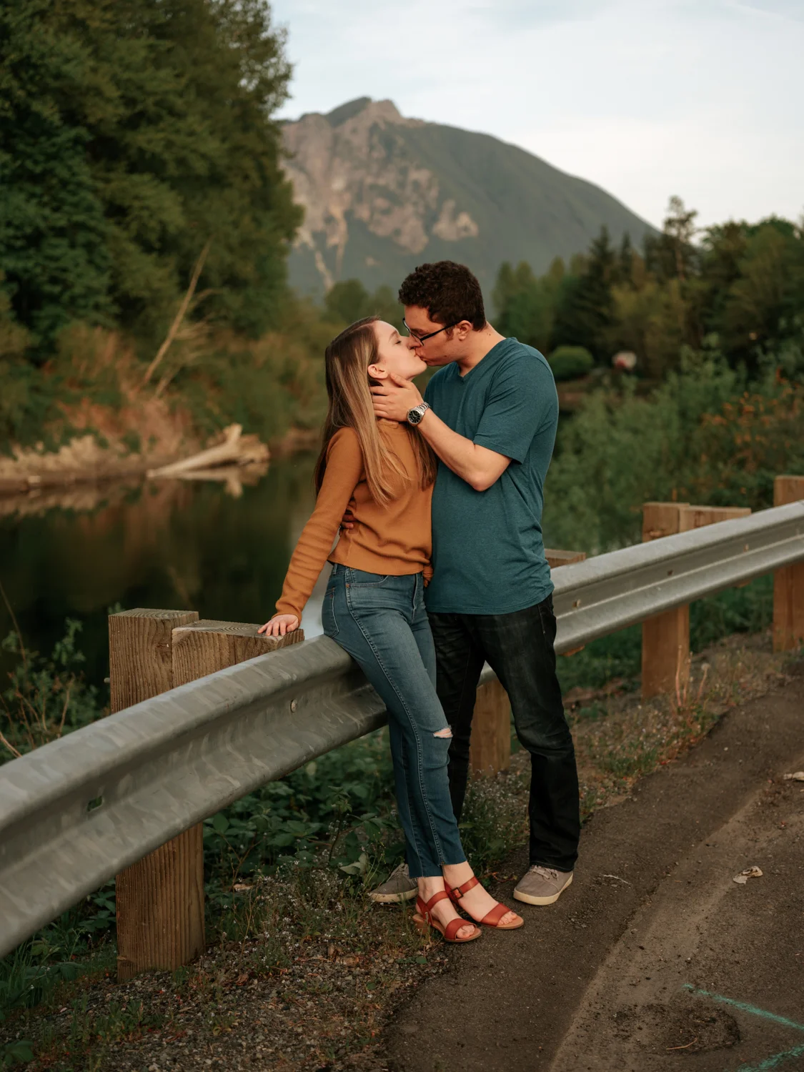 stolen glimpses mount si engagement photographer 03.jpg