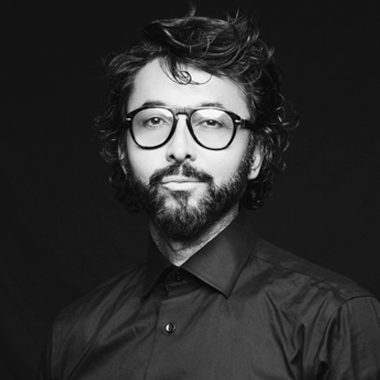 CESAR GIRALDO With a BA in Business and Communication, and the head of interior design at Tag Front, César Giraldo believes that the heart of architecture and design comes from an innovative combination of vision, functionality and style, and that designers do their best work when they establish meaningful client relationships that enable them to express their clients’ passions. Born in Bogota, Colombia, Cesar has made his home in Los Angeles for the past 15 years. Some of his most recent projects include high-level residential properties in West Hollywood, Bel Air, and the Hollywood Hills. http://tagfront.com/
