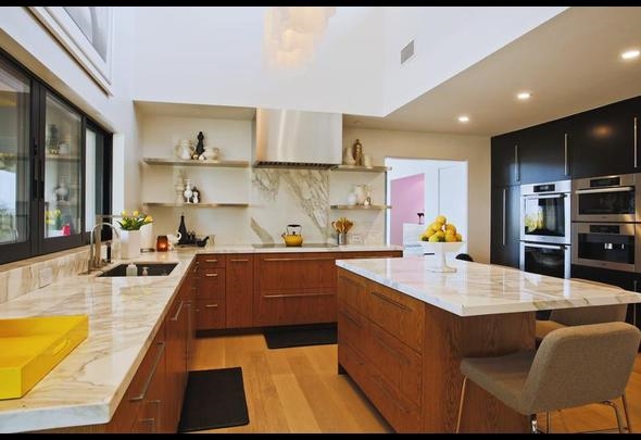 Jennie Garth's kitchen with Calacatta Gold Marble