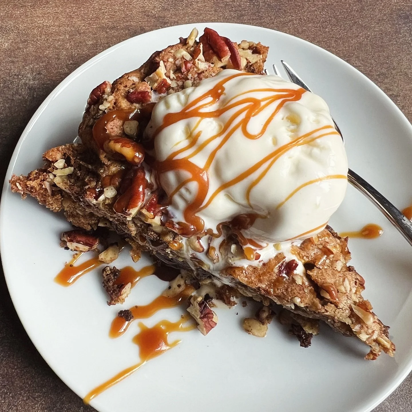 Busy season calls for little moments of indulgence. My favorite chocolate chip cookie dough, topped with pecans before baking in a skillet, then finished with ice cream and a drizzle of #CaraSelCaramel. This is what balance looks like (with caramel o