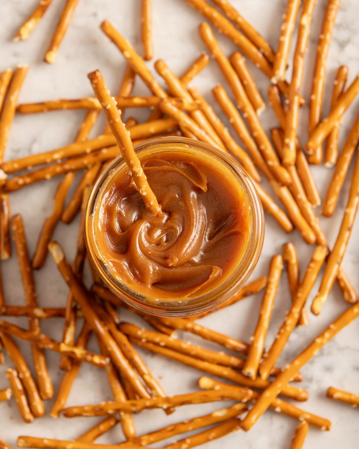 ✨ Sweet + Salty = Magic ✨ 

Pretzel sticks dipped in #CaraSelCaramel are pure perfection&mdash;simple, snackable, and oh-so-satisfying. This is my favorite way to offer samples at events&mdash;a zero-waste taste with no utensils required. 🤗

Catch m