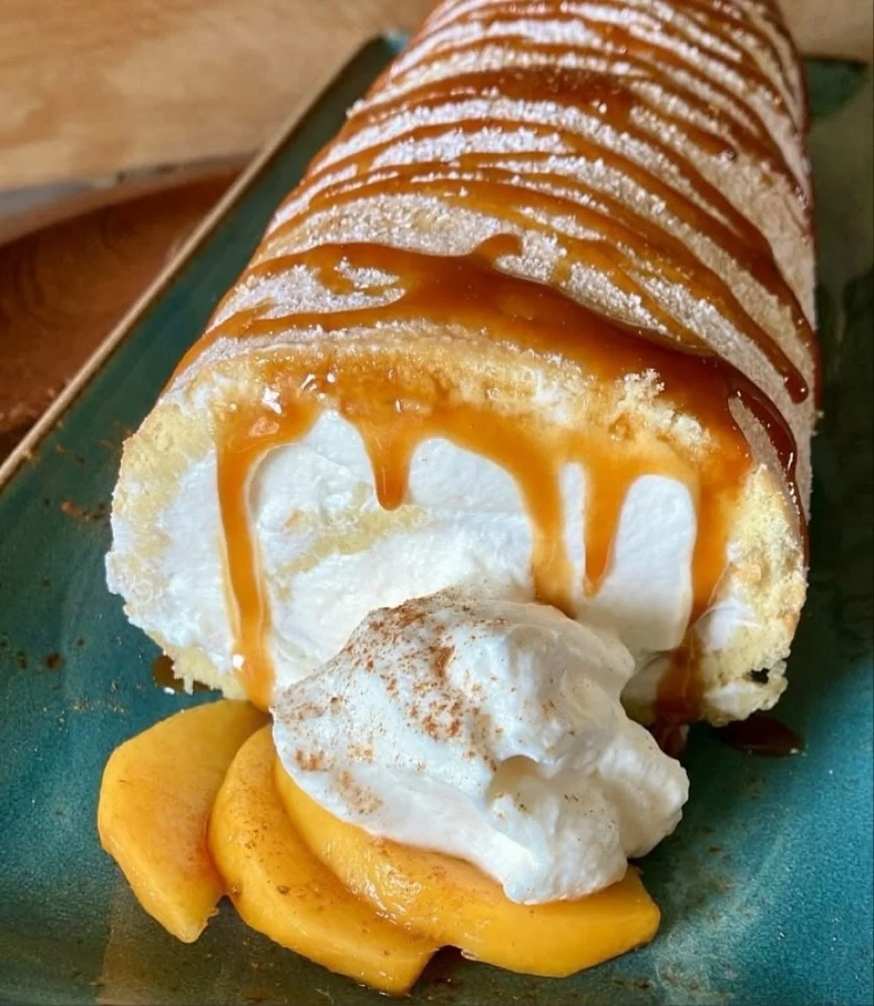 Not my photo, not my cake (but now my craving). Thanks for the FOMO, Kasha. 😜
📸 + ✍🏼: @thefarmgirlcooks
Great friends and great food.
Lunagrown Jam Swiss Roll cake with Farmer Sonny’s fresh peaches and whipped cream, plus a drizzle of Ca