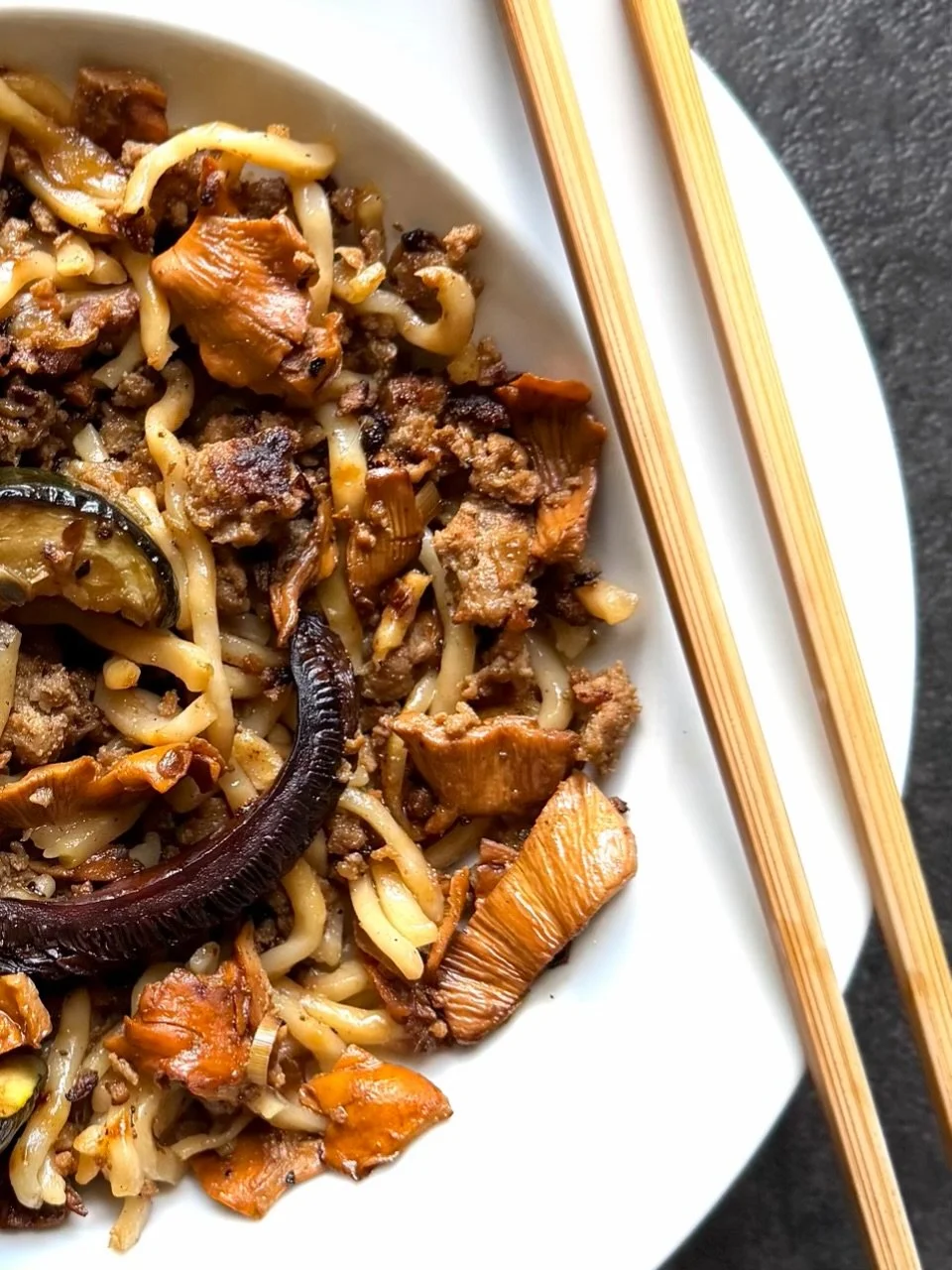 TL;DR: dinner was great, leftovers even better.

Dave&rsquo;s been playing around with @recipe_tin&rsquo;s Vietnamese Caramelised Pork Bowls for a while now, putting his own spin on them with #CaraSelCaramel &amp; home-raised pork. This time he also 