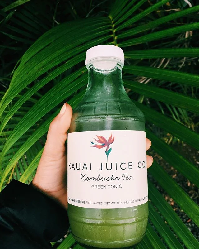 Kombucha on da islands. This flavor had chlorella, turmeric, spirulina, ginger and deliciousness. 
#local #kauaijuiceco #probiotics #antiinflammatory #turmeric #digestion #guthealth #immunity #thevidawell