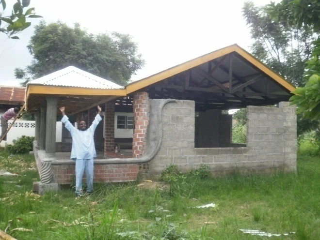 This is the new side view of Dr. Elizabeth Rini Medical Center with a roof on top of the front corridor. We glorify God for this blessing. It’s really a HUGE blessing and we thank you so much for sponsoring CAM in this HUGE way! Thank you!!!