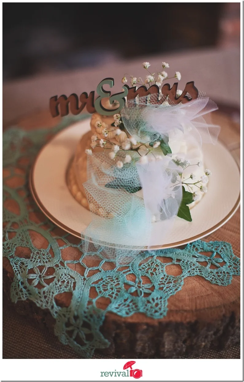 Vintage Chic Mr and Mrs Wedding Cake Topper