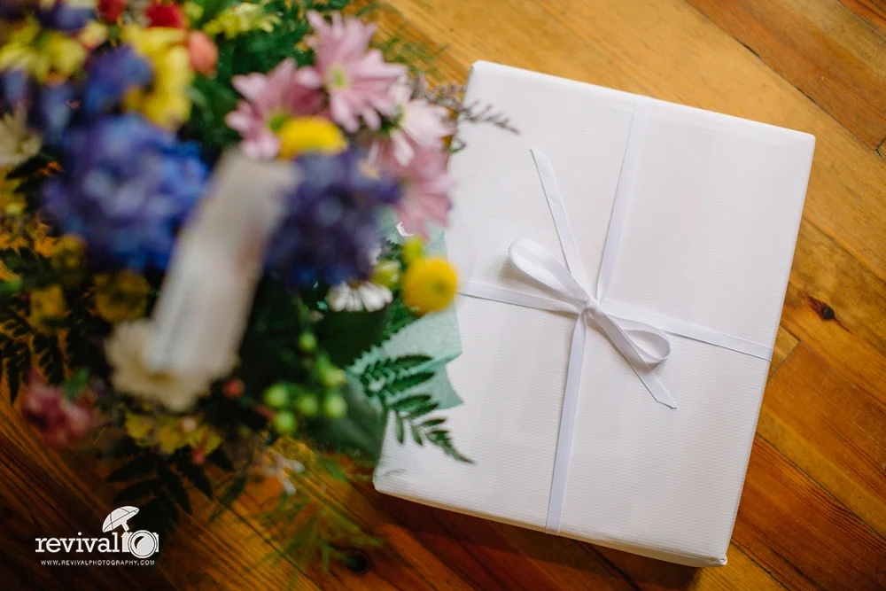 Ideas for Bride + Groom Wedding Day Gifts + Note Exchanges