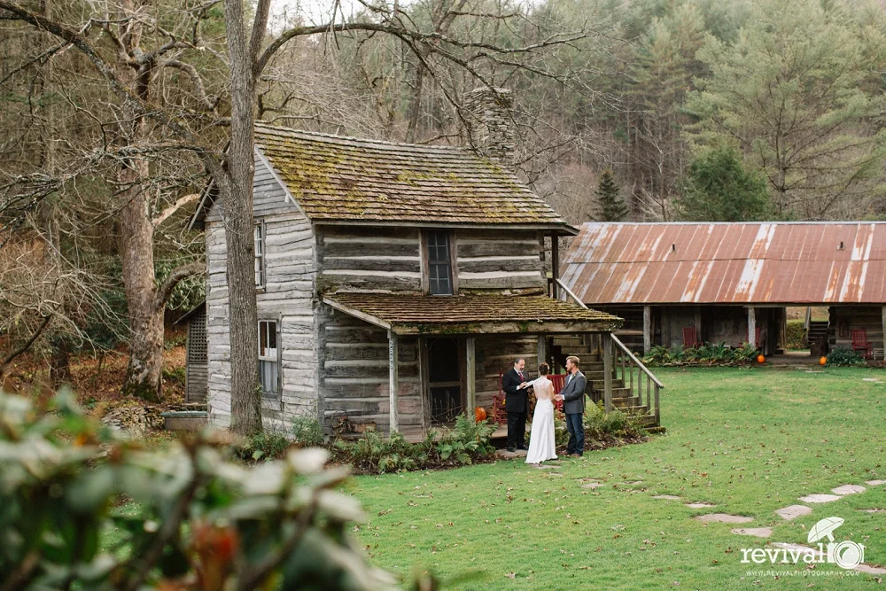Erica + Jacob: A Fall Elopement at The Mast Farm inn, Valle Crucis, NC
