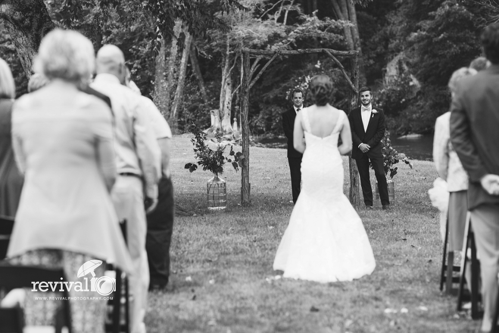 Jackie + David: A Summertime Wedding at River Run Farm, Valle Crucis, NC www.revivalphotography.com