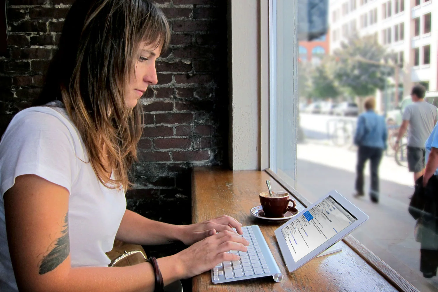 Source: Creative Digest http://www.creativedigest.co.uk/wp-content/uploads/2013/04/coffee-shop-working.jpg