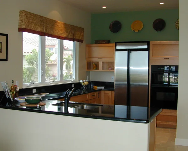 kitchen-3-cropped.jpg