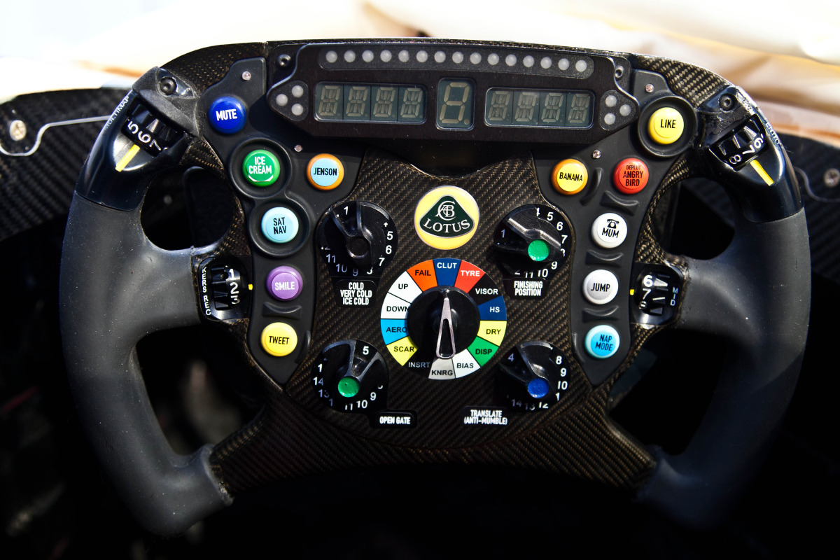 2013_steering_wheel.jpg