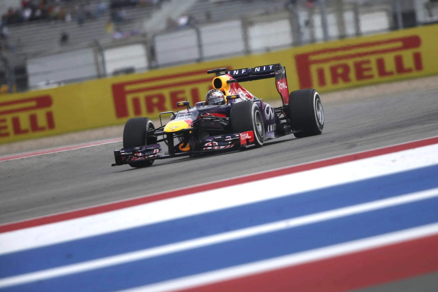 Vettel Edges Past Webber to Claim Second USGP Pole