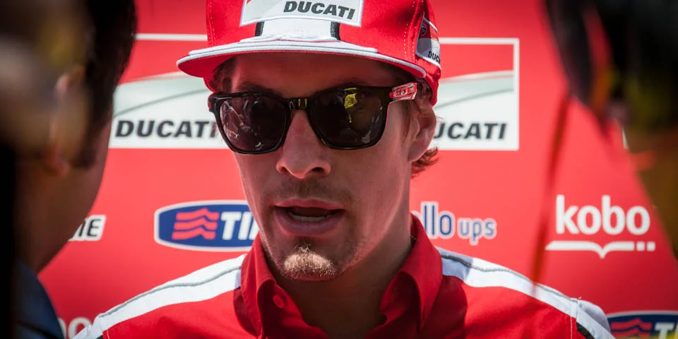 2013.04.20-MotoGP-Paddock-0150-2.jpg