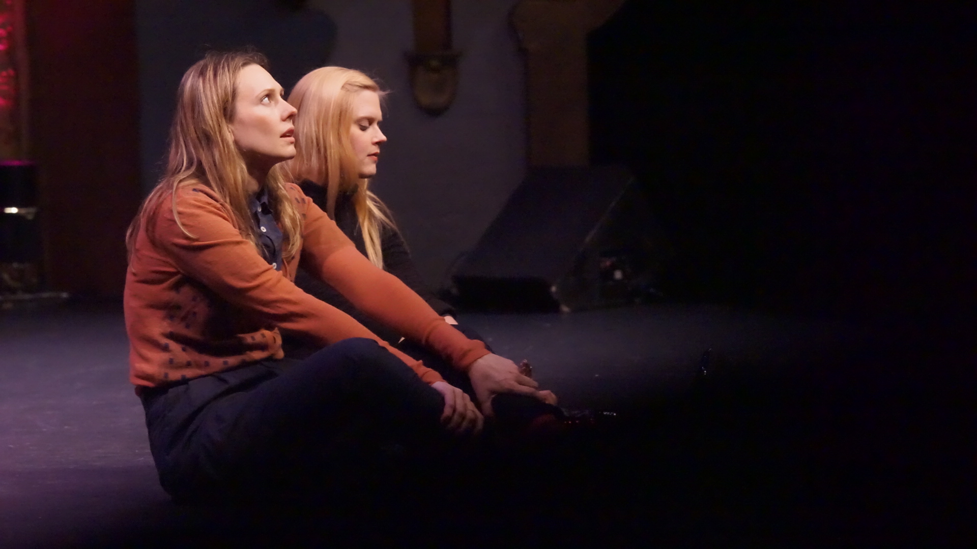 Jessica Makinson and Janet Varney at Theme Park at SF Sketchfest 2016. Photo by Steve Agee.