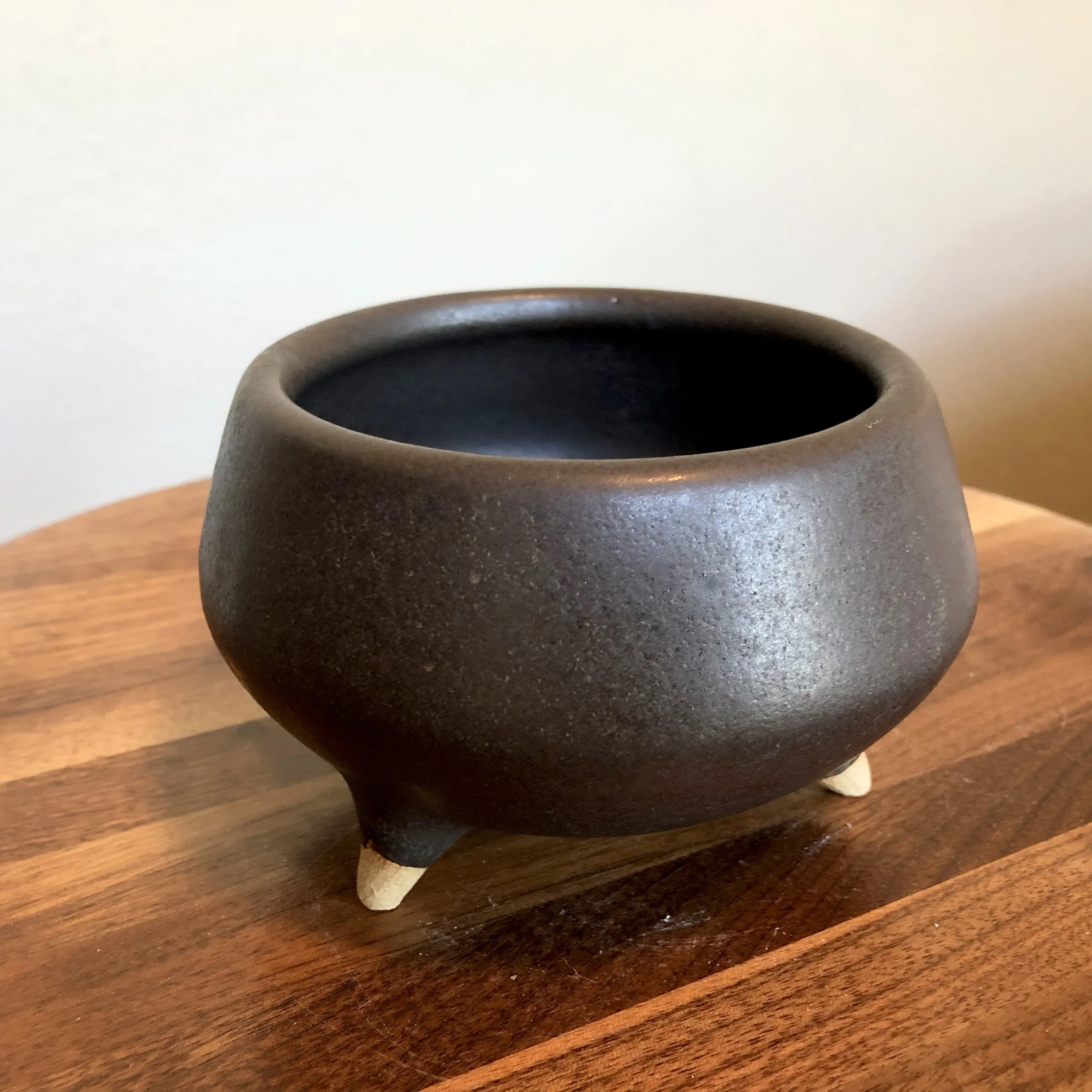 Footed Pot in Espresso Black