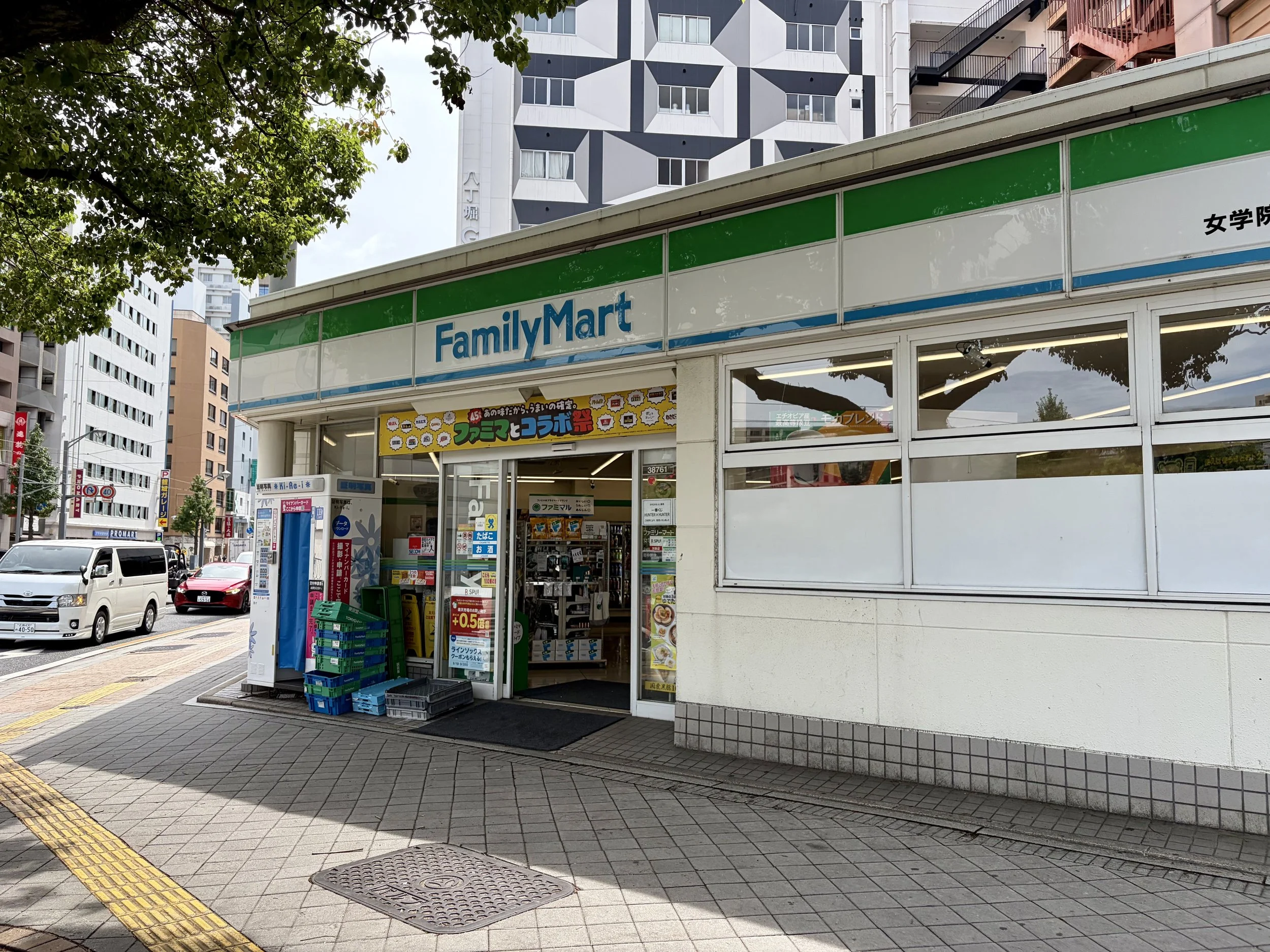 JAPAN : CONVENIENCE STORES vs SUPERMARKETS