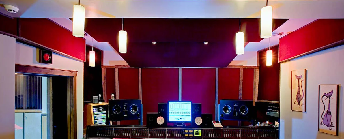 ROOM DESIGN High ceilings and top notch acoustic treatment make for an incredibly accurate listening environment. 