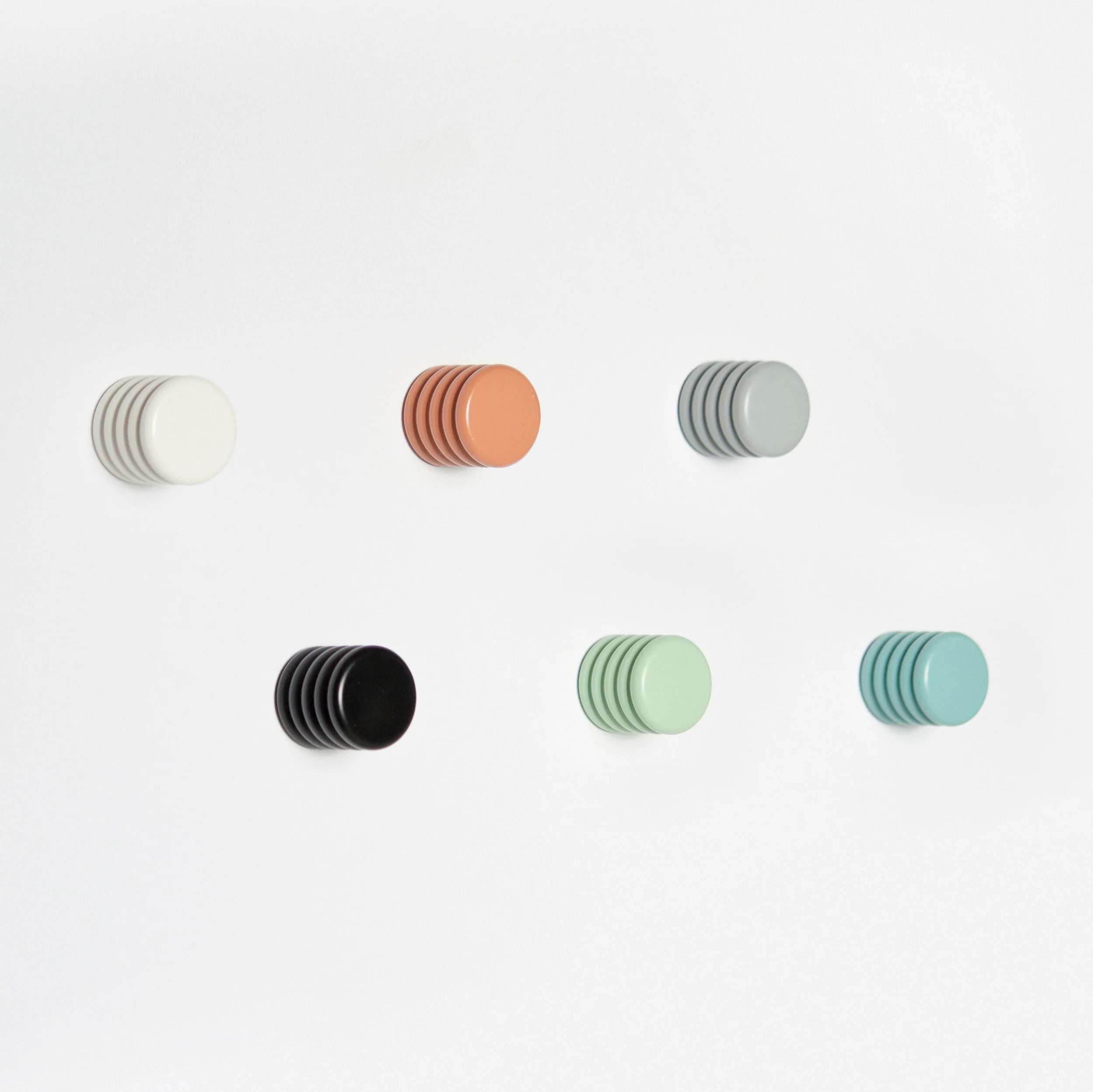 EO_ONoff_Hangers_01_square.jpg