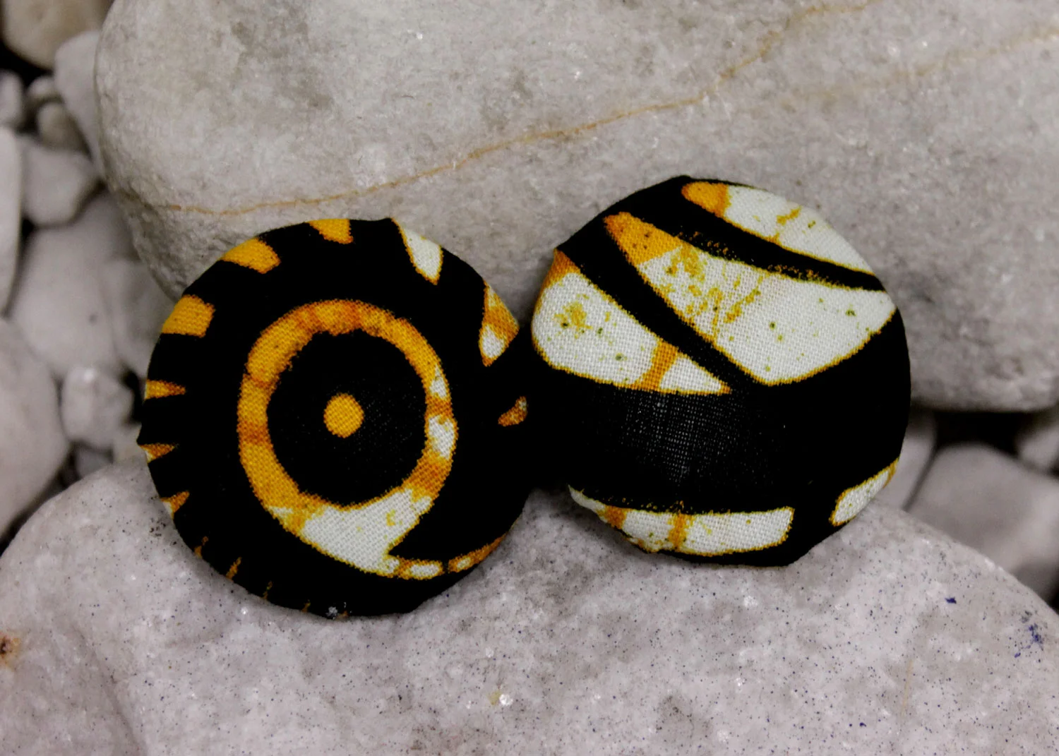 Button-Earbob-Large-copy.jpg
