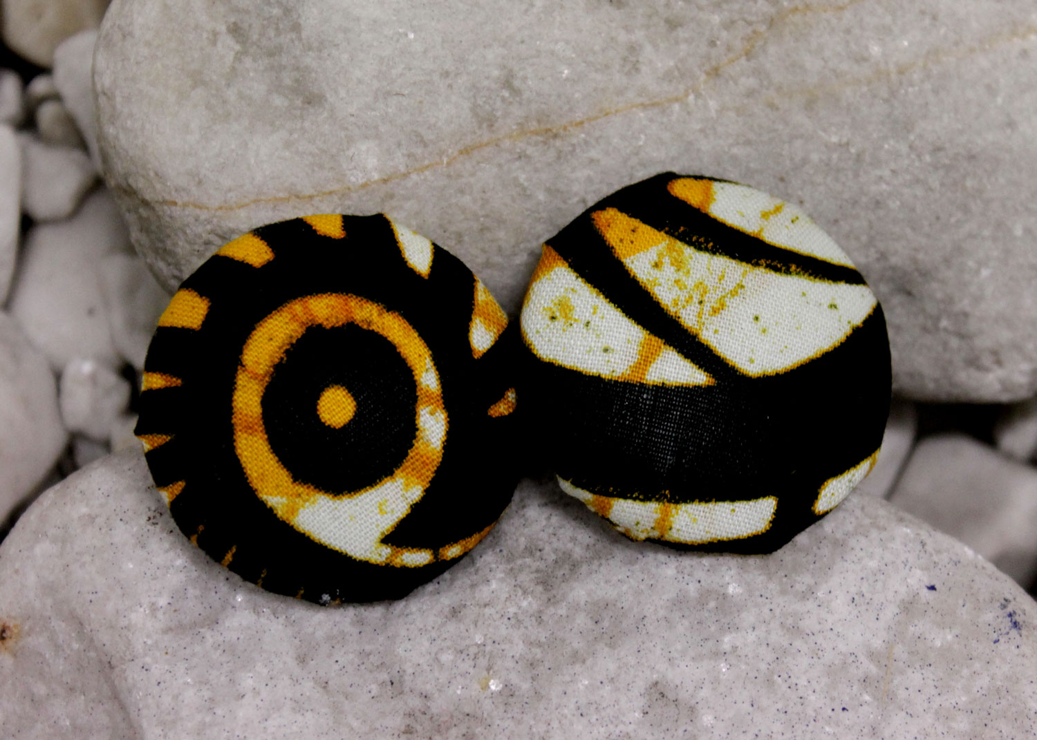 Button-Earbob-Large-copy.jpg