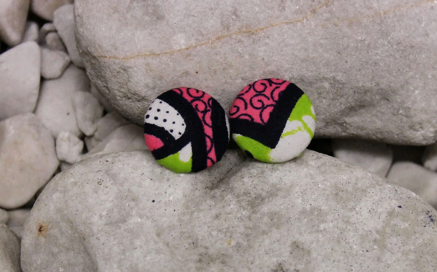 Button-Earbob-Small-copy.jpg
