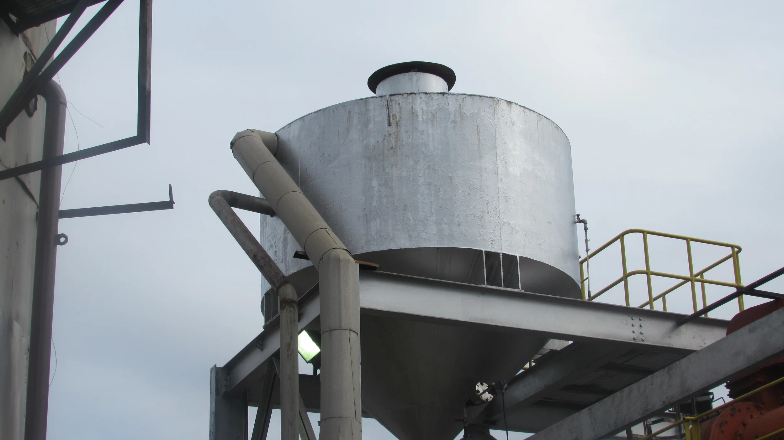 Open Vessel called a Flash Tank which releases Trapped Air Bubbles
