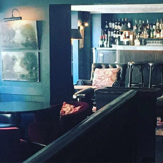 &quot;Le Hibou&quot; 🦉 
Un caf&eacute; calme et chaleureux au centre du Carrefour d'odeon.