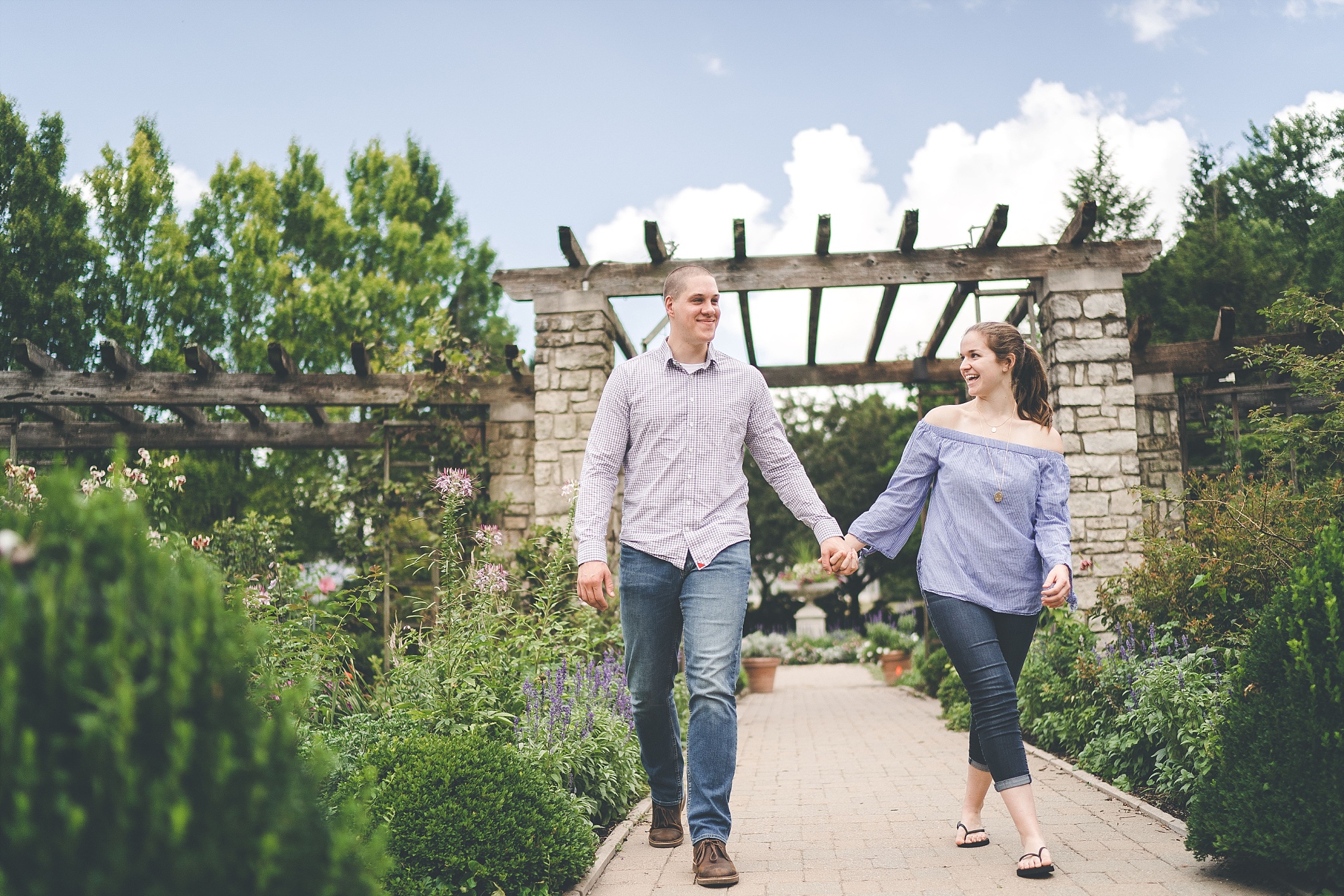 2733_family-engagement-photographer-dayton-toddler_0088.jpg