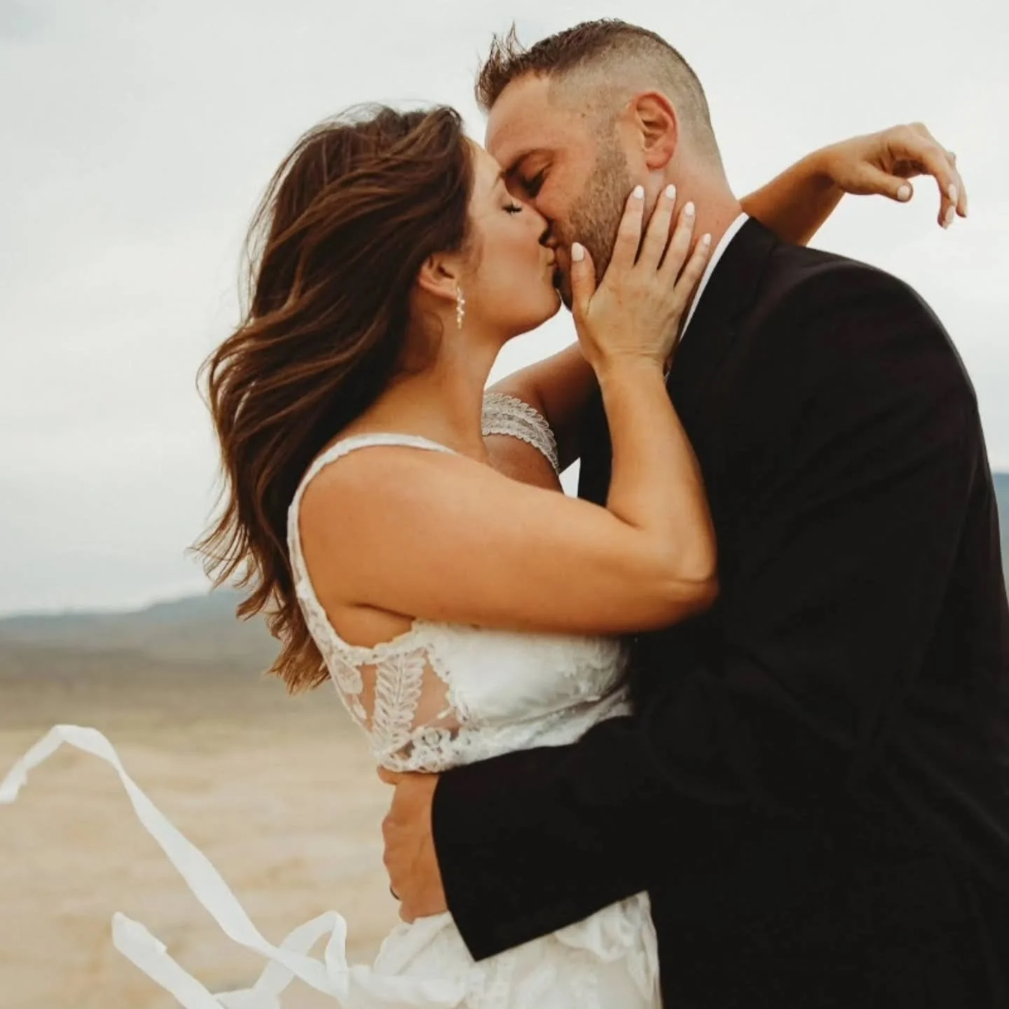 Somtime so just want to pinch myself that I get to adventure like this 🏜️
.
.
. 
KELSO DUNES, CALIFORNIA
.
.
#ADVENTURE
Photographer: @sarahbabcockstudio
@unbridled_workshops @kimraafphoto @offpathmodelco @clairepettibone @marisachristineartistry @z