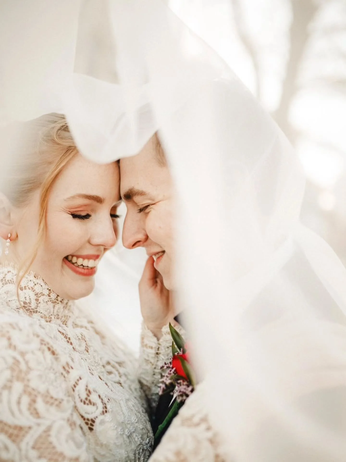 L A U R E N + A L E X
.
.
.

@thebrightsidedayton @happilyeverevent @l.kuhn12 @alex_folga @flowermanflowers @lmrcatering @baharreza