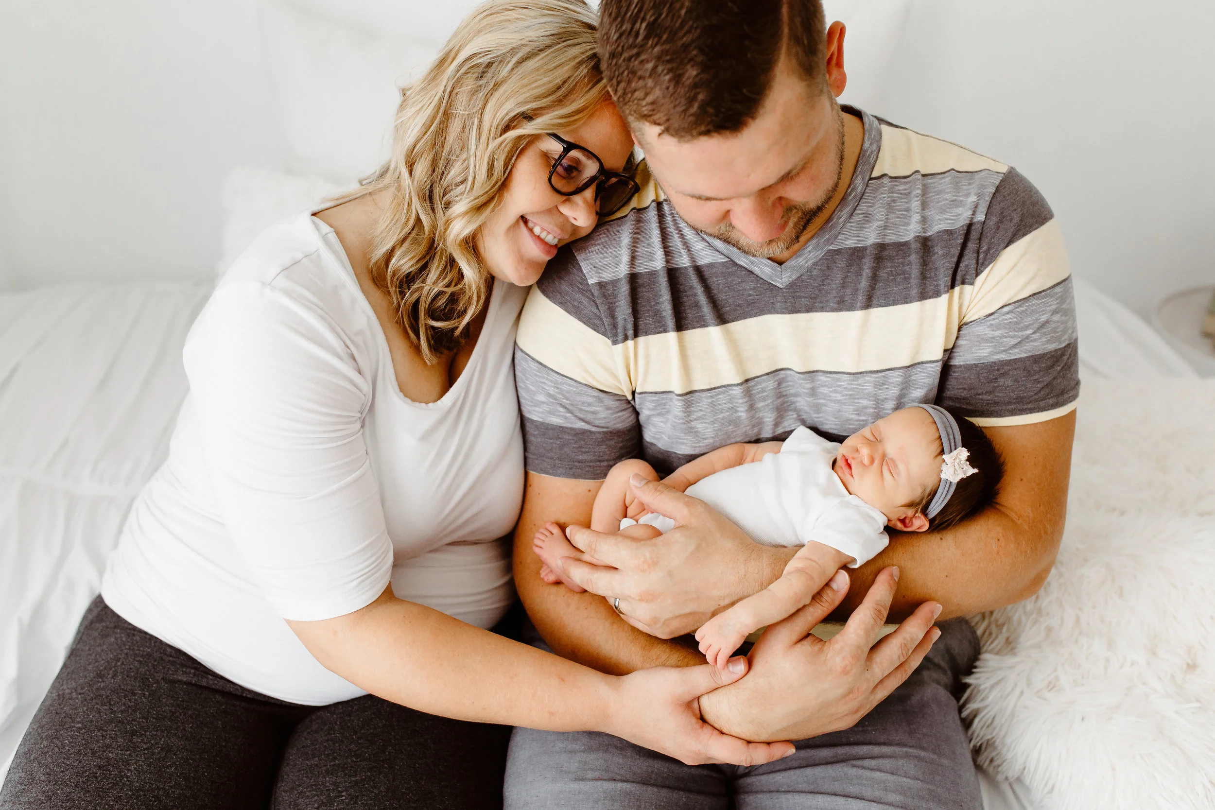 Sarah Cropper Photography is a Columbus newborn photographer who specializes in natural, lifestyle portraits of newborns and families in her Grove City residential studio. 