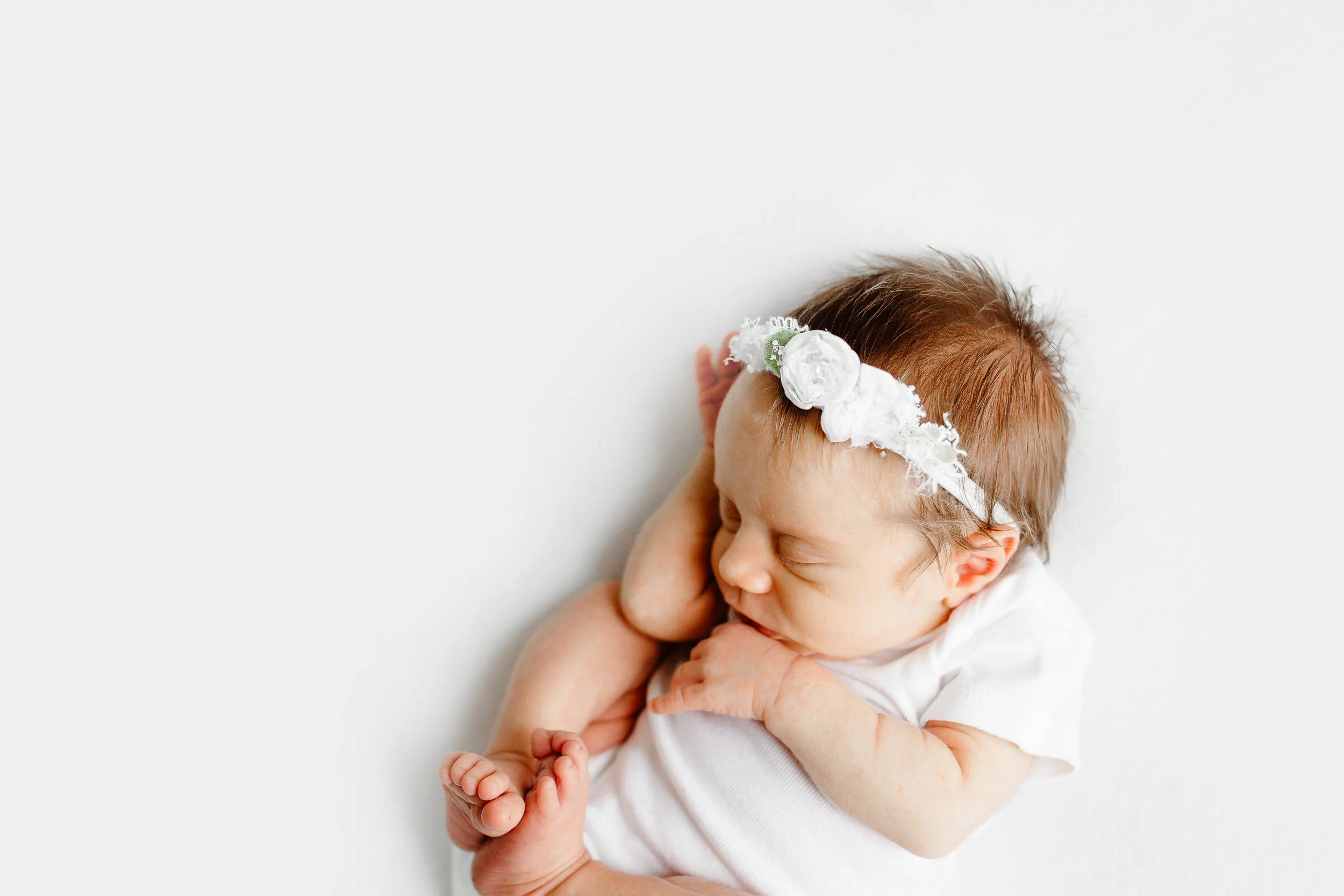 Sarah Cropper Photography is a Columbus newborn photographer who specializes in natural, lifestyle portraits of newborns and families in her Grove City residential studio. 