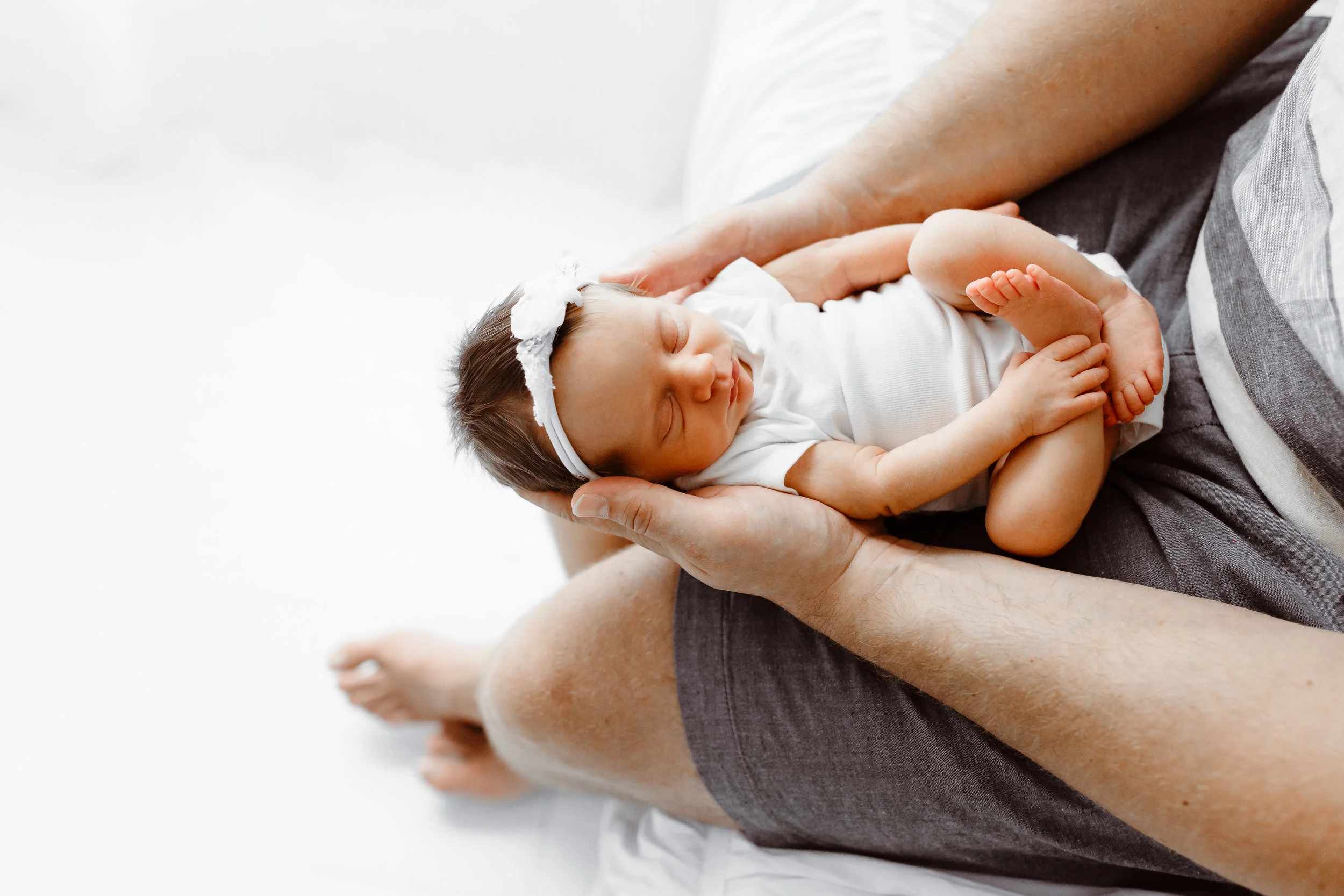 Sarah Cropper Photography is a Columbus newborn photographer who specializes in natural, lifestyle portraits of newborns and families in her Grove City residential studio. 