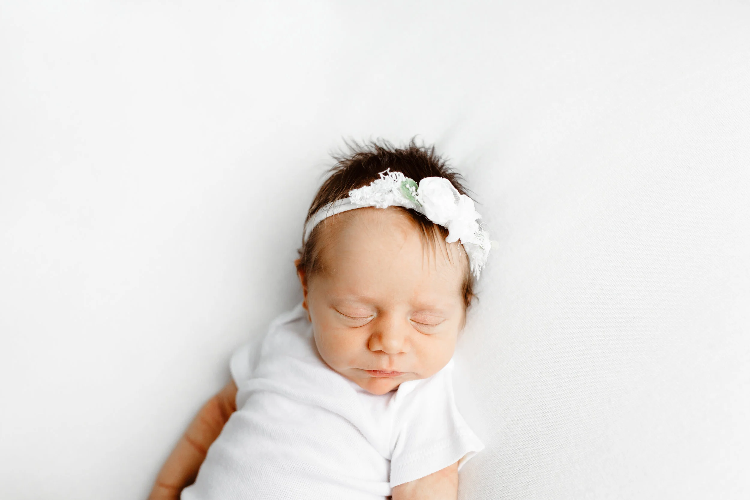 Sarah Cropper Photography is a Columbus newborn photographer who specializes in natural, lifestyle portraits of newborns and families in her Grove City residential studio. 