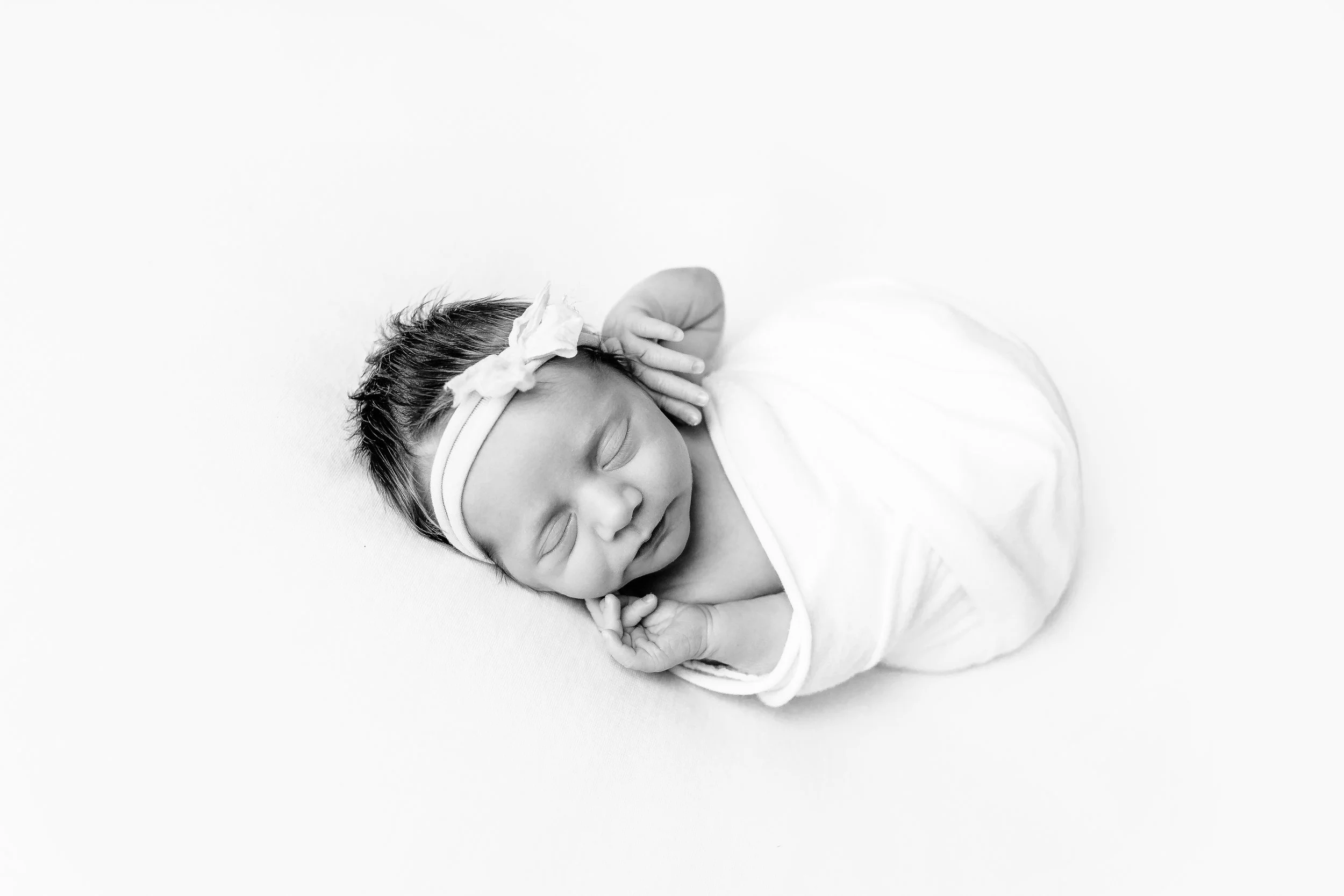 Sarah Cropper Photography is a Columbus newborn photographer who specializes in natural, lifestyle portraits of newborns and families in her Grove City residential studio. 