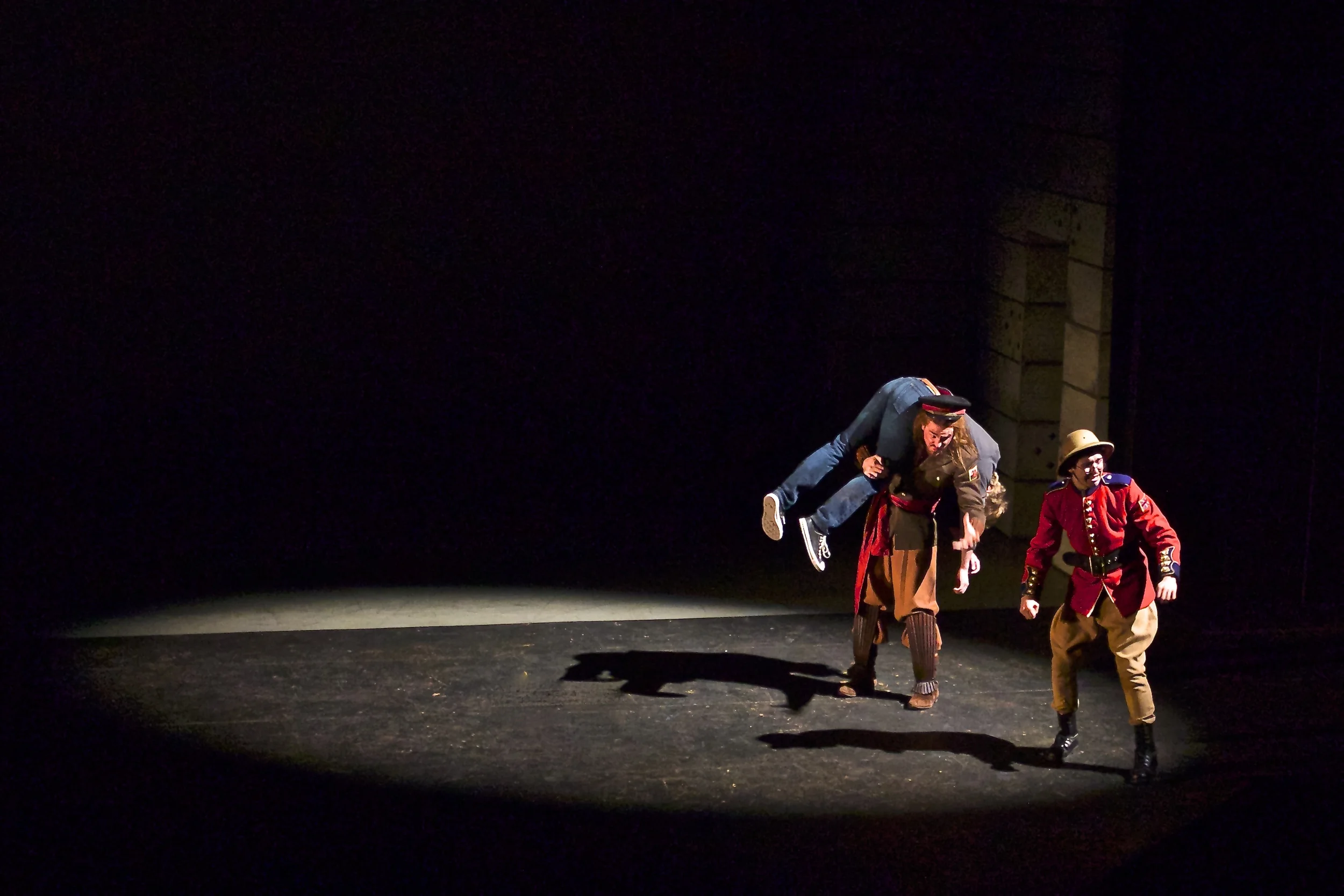 Gower and Fluellen with dead boy.jpg