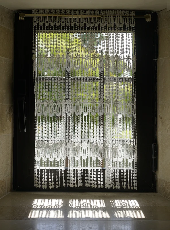 04-Lace Curtain
