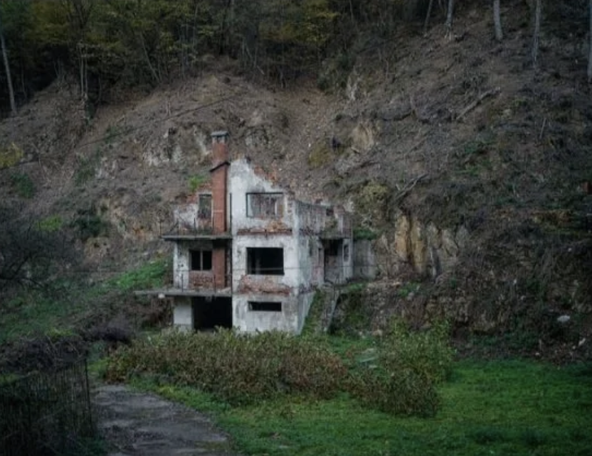 DisCerning Eye, Ghost Towns: Art Review by Mark Jenkins