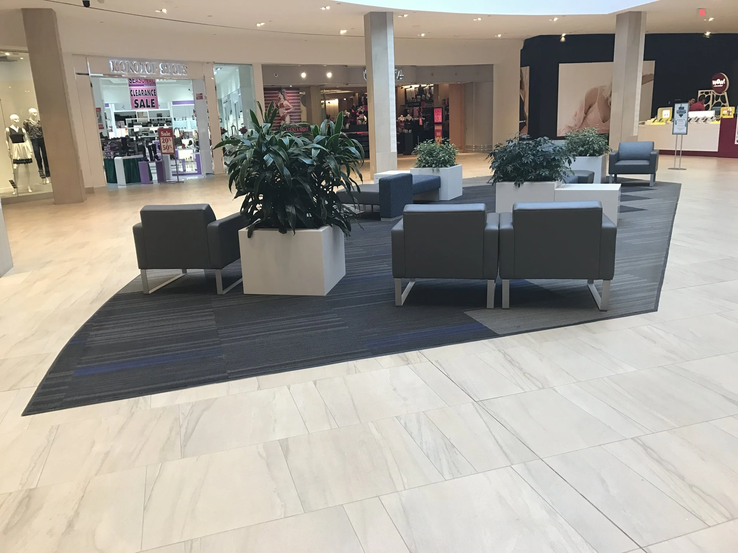 Common Seating Areas, Londonderry Mall
