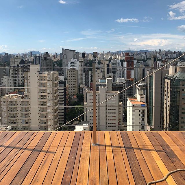 Parab&eacute;ns S&atilde;o Paulo! Essa obra tem como partido a cria&ccedil;&atilde;o de diversos pontos de contempla&ccedil;&atilde;o da nossa cidade ❤️ #estudioasas #asas #rooftop #coberturaduplex #arquitetura #arquiteturadeinteriores #arquiteturaeu