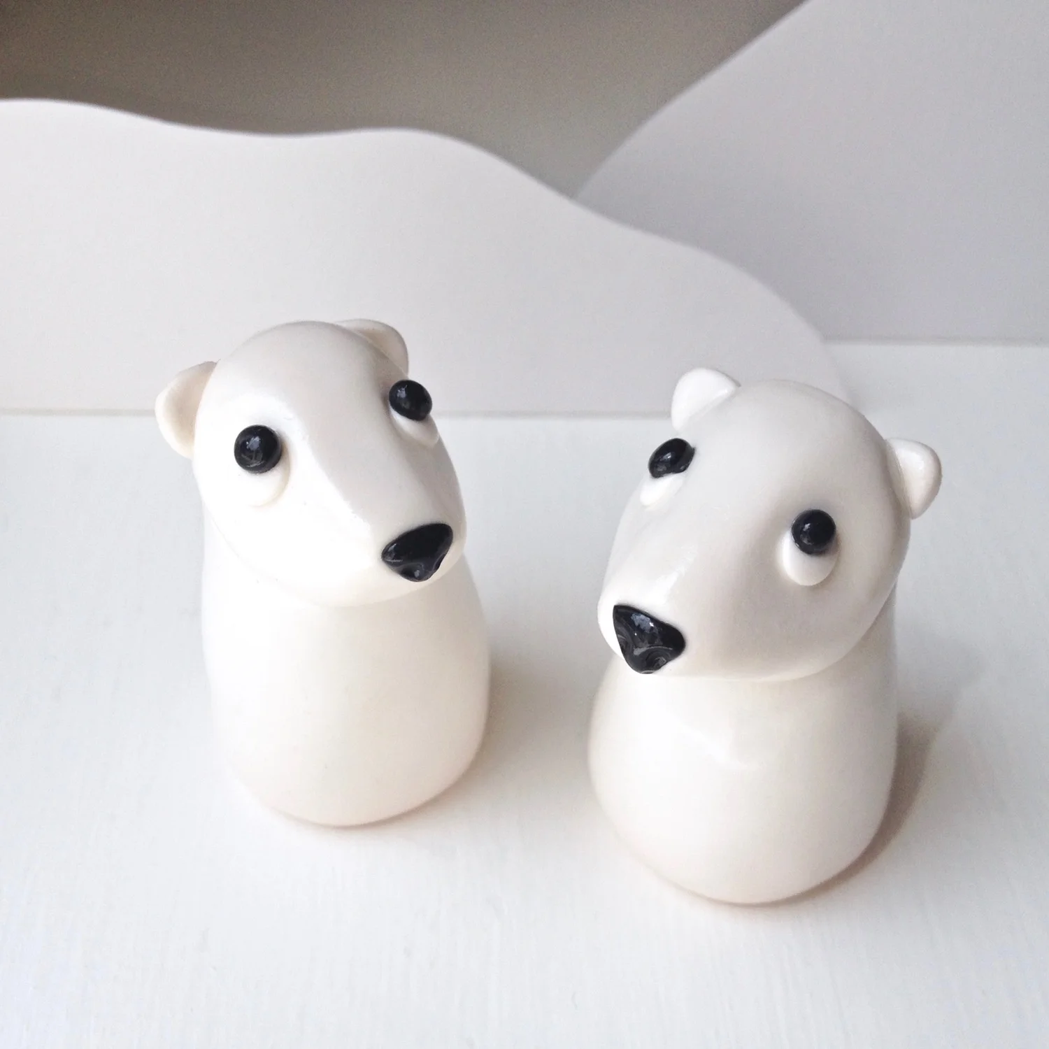 Handmade Fimo polymer clay polar bear figurines by Laura Mirjami
